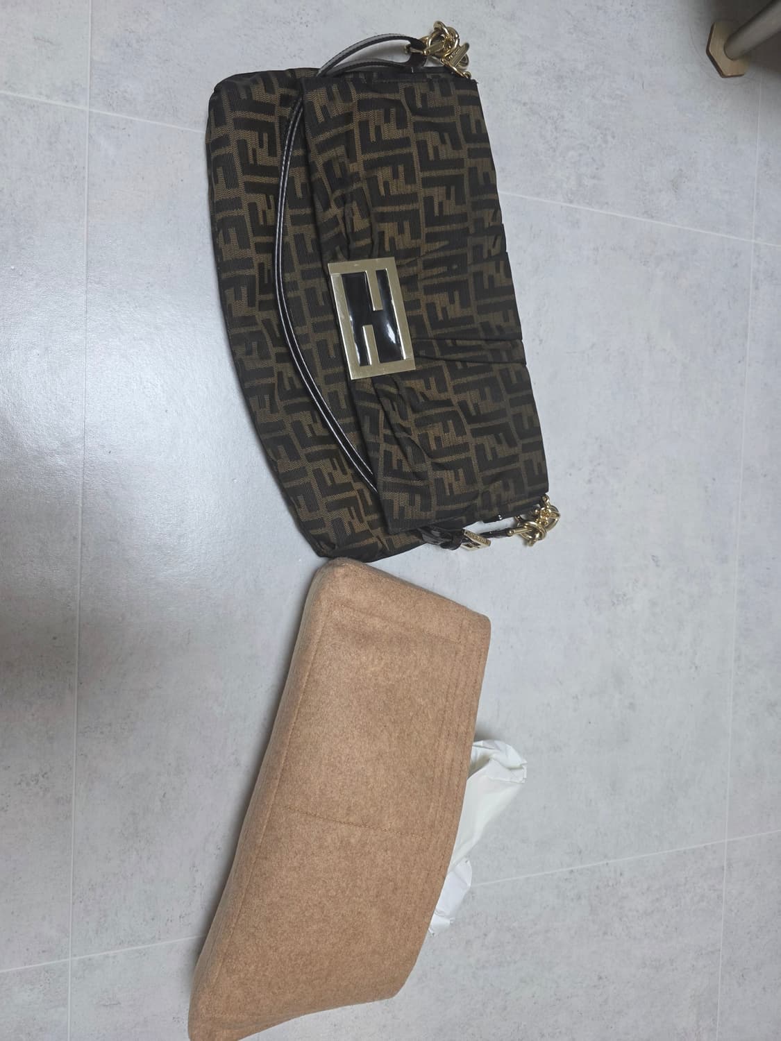 펜디 주키노 바게트백 상품이미지3