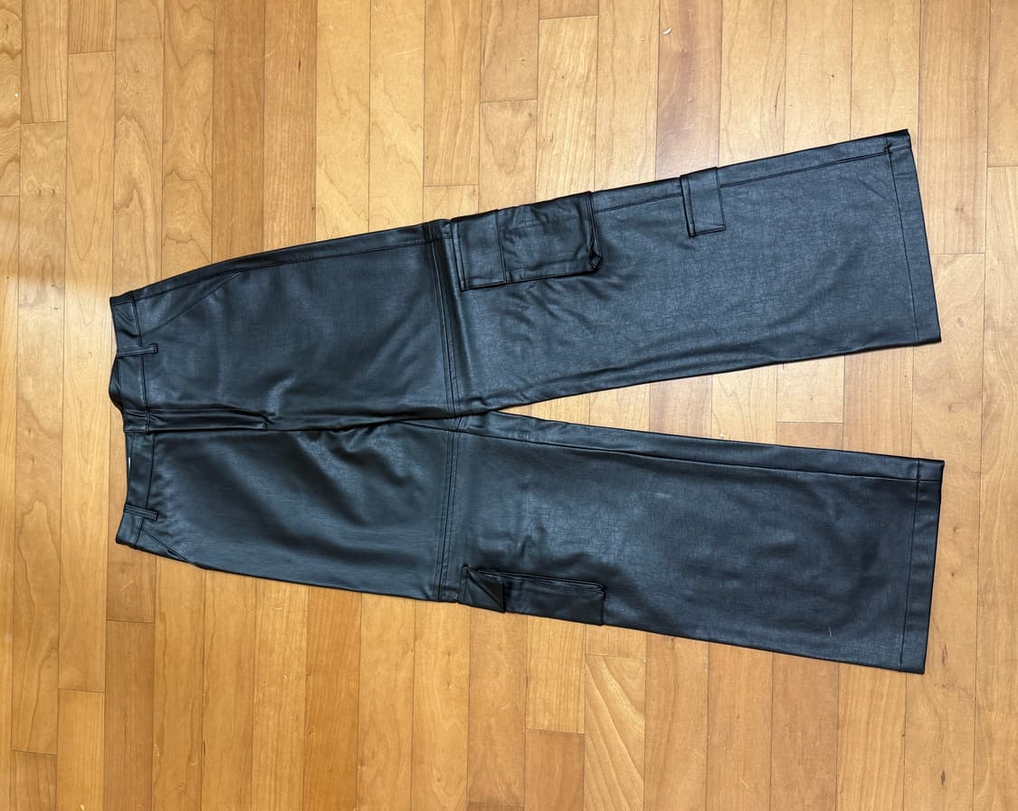 오데스 레더 팬츠/ Faux leather cargo trouser 상품이미지4