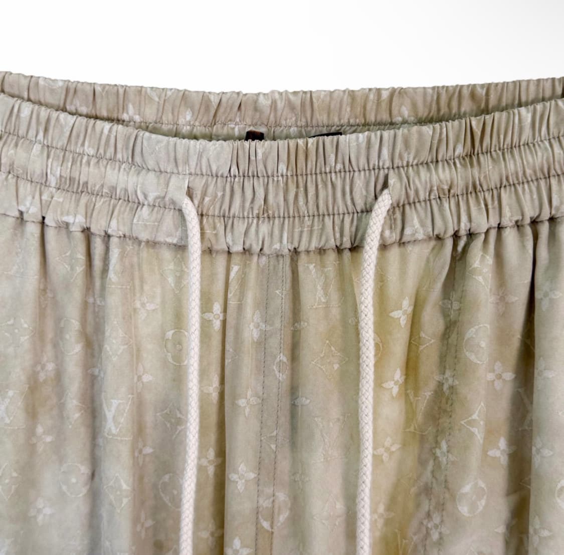 [36] 루이비통 여성 LV 모노그램 클라우드 실크 조거 팬츠 베이지 상품이미지3