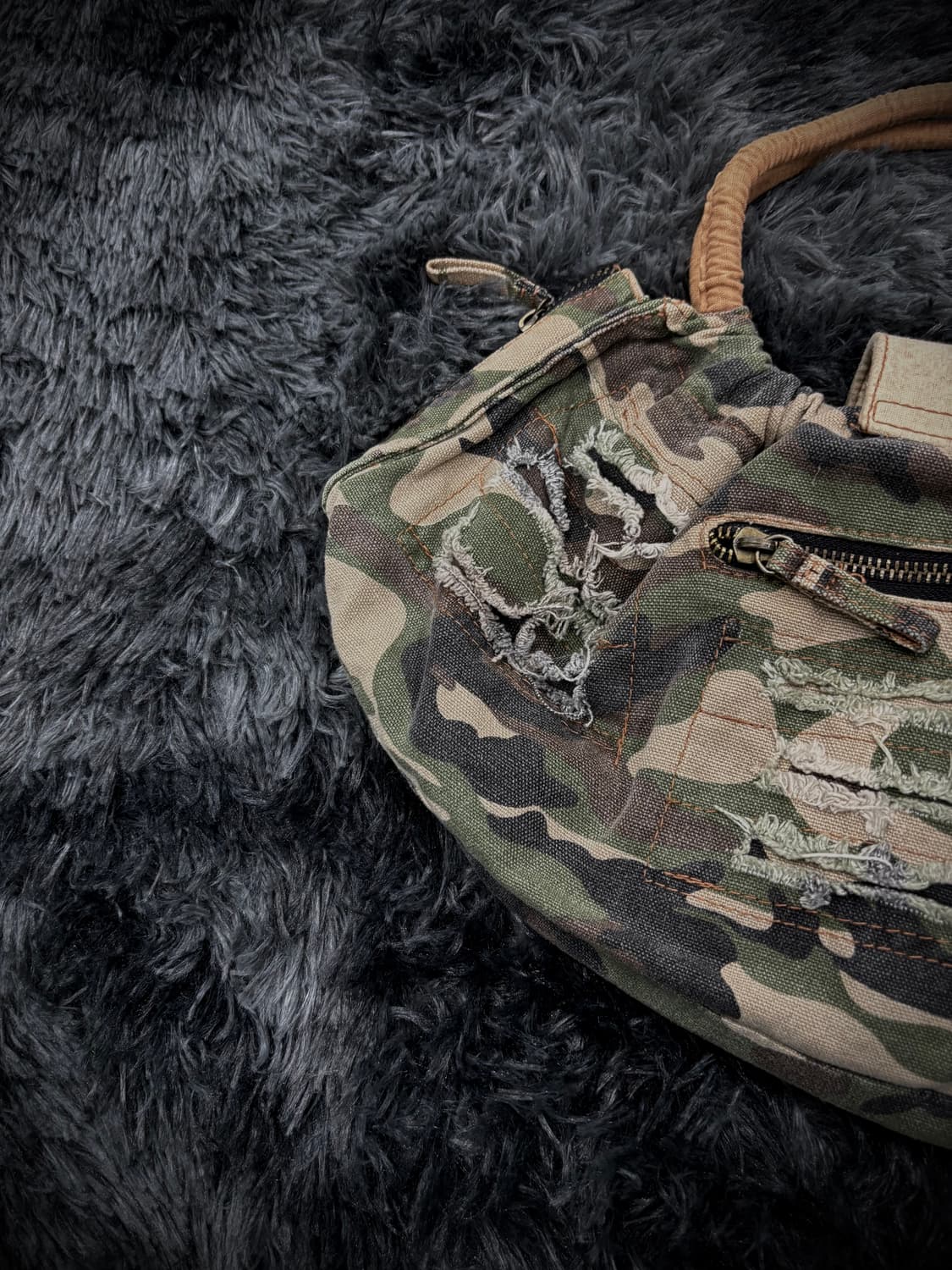 밀리터리 카모 & 꽃 자수 덤플링 숄더백 상품이미지7