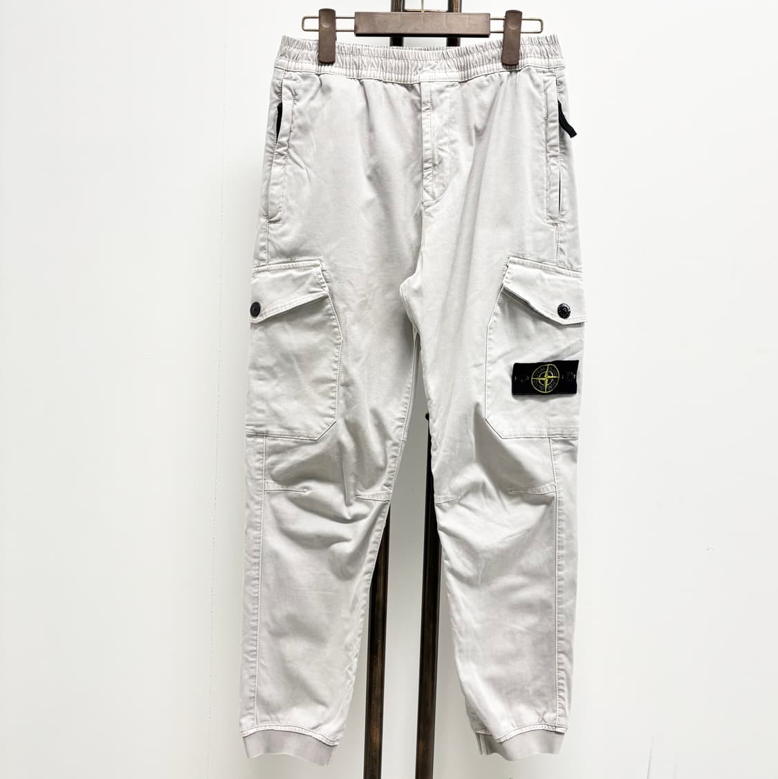 [30]스톤아일랜드 와펜패치 조거팬츠 상품이미지1