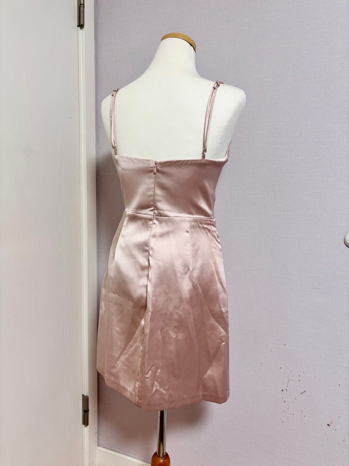 (착샷O) 자라 누드핑크 새틴 슬리브리스 미니 원피스 상품이미지4
