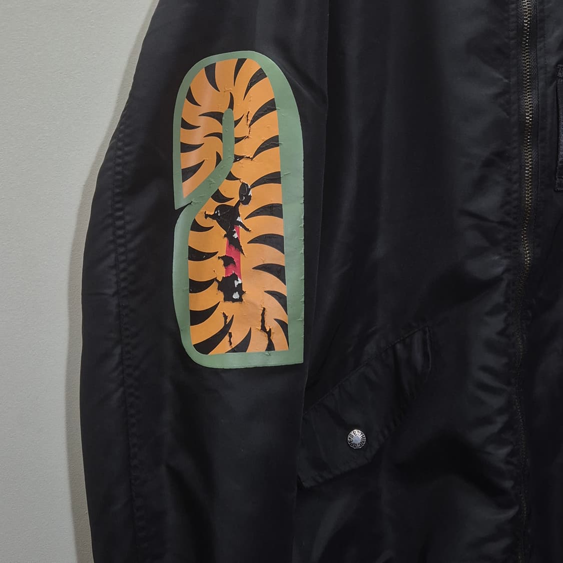 베이프 MA-1  타이거 샤크 XL사이즈 봄버자켓 상품이미지4