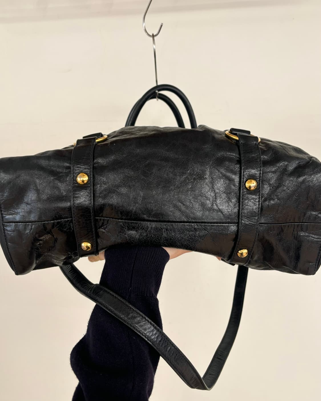 미우미우 블랙 비텔로 럭스 레더 토트백 상품이미지6