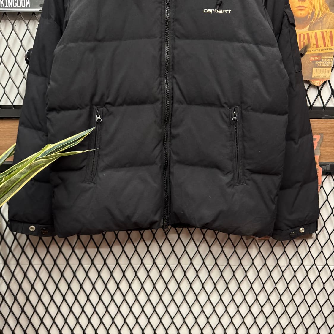 00s 칼하트 알래스카 다운 후드 패딩 자켓 투포켓 포인트 블랙 상품이미지4