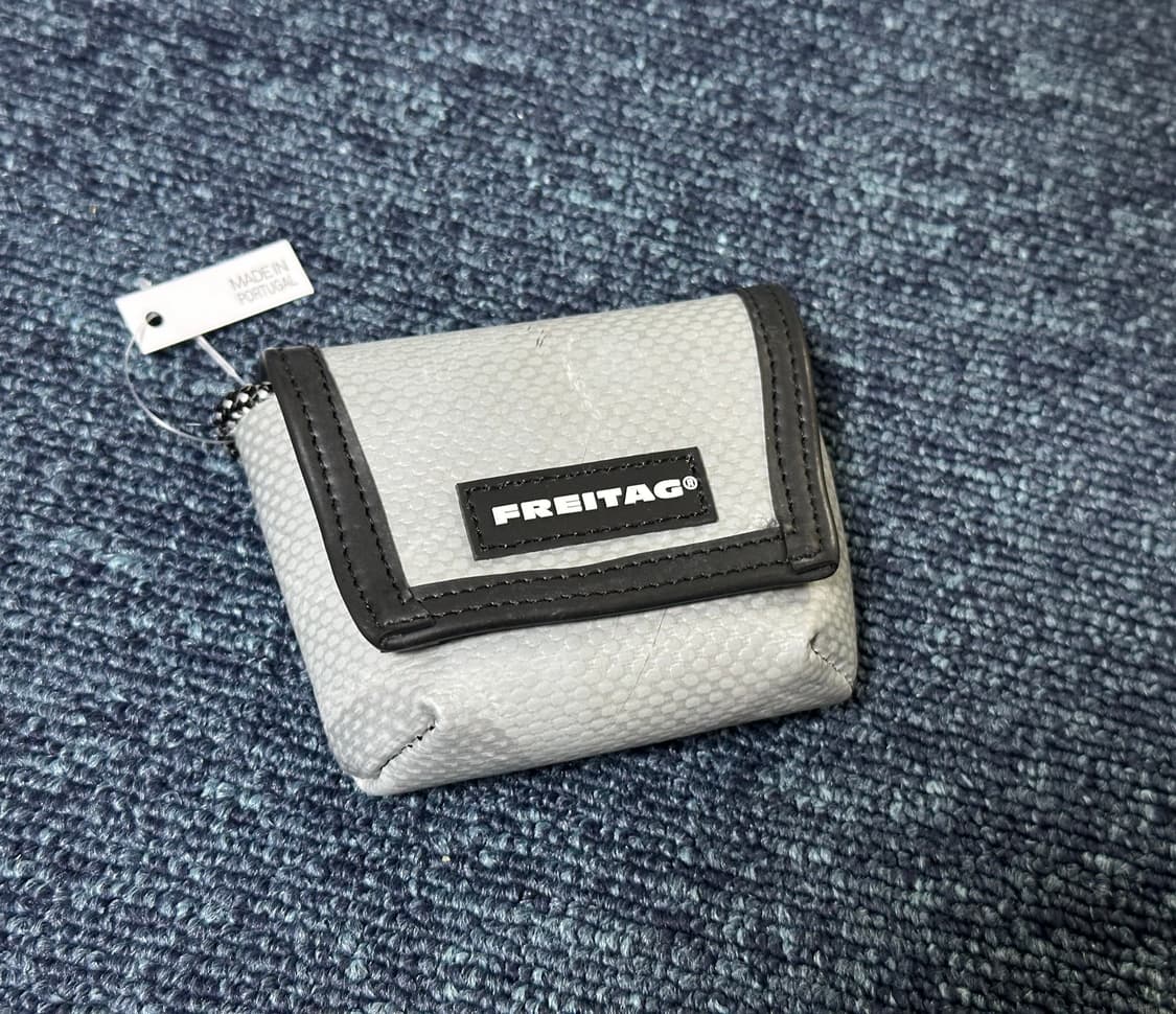 새제품 Freitag 프라이탁 희귀 실버 키링 판매 상품이미지9