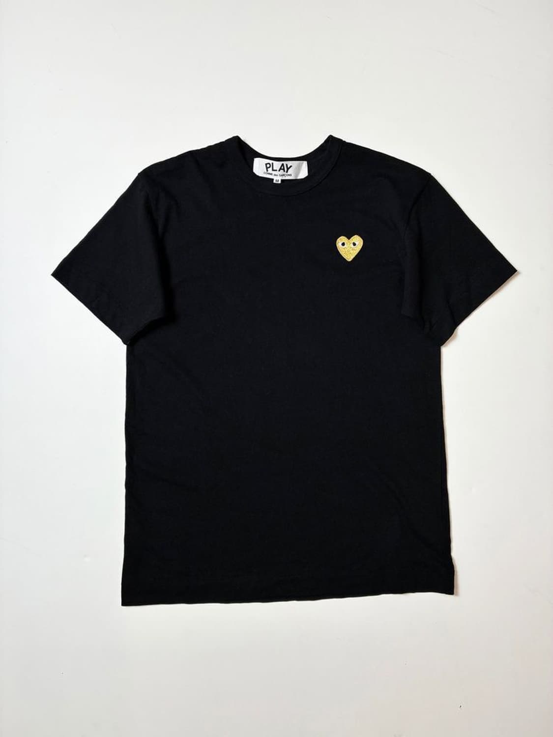 꼼데가르송 우먼스 골드 와펜 반팔 티셔츠 PN9501 상품이미지1