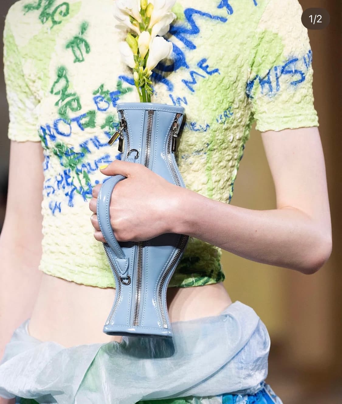 앤더슨벨 JENNY SPRAYED LETTERING T-SHIRT 상품이미지2