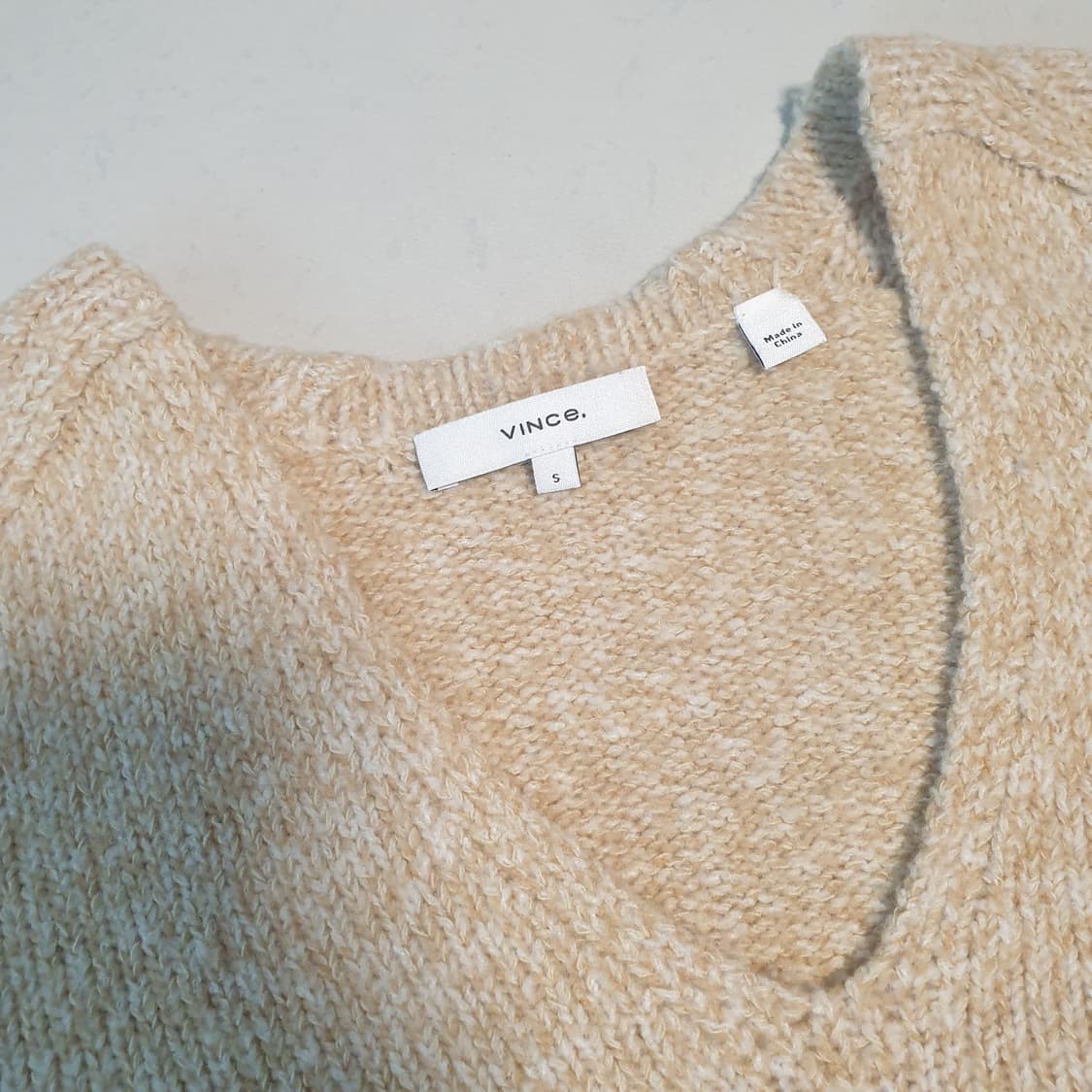 빈스 브이넥 니트 스웨터 엘로우 베이지 상품이미지2