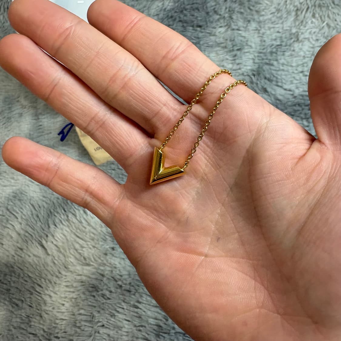 루이비통 에센셜 V 목걸이 상품이미지2