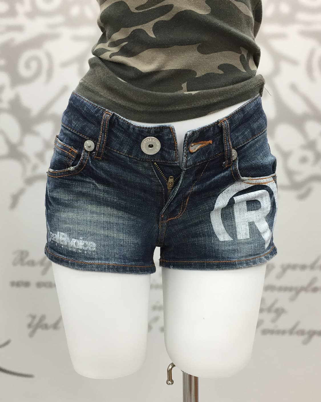 Denim lettering point low-rise shorts 상품이미지2