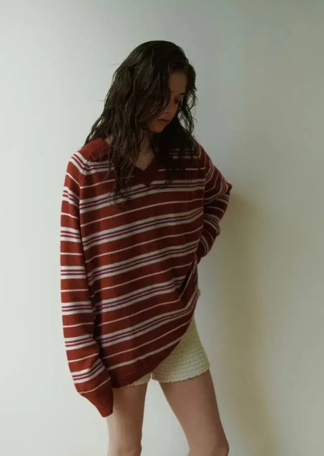 언앤써드미스테리 스트라이프 카라니트 (버건디) 상품이미지1