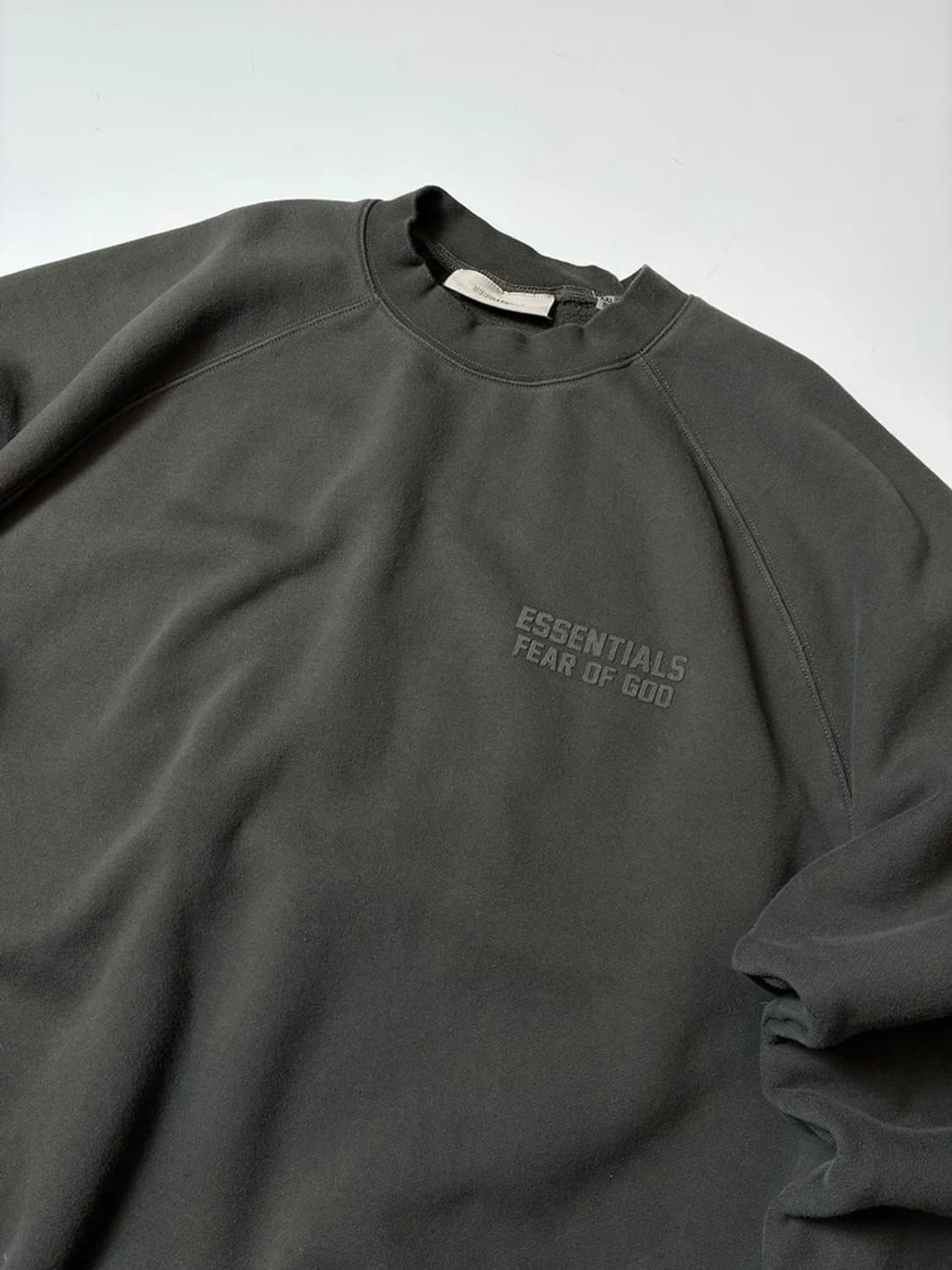 에센셜 피어오브갓 로고 시그니처 오버 맨투맨 PN9141 상품이미지2