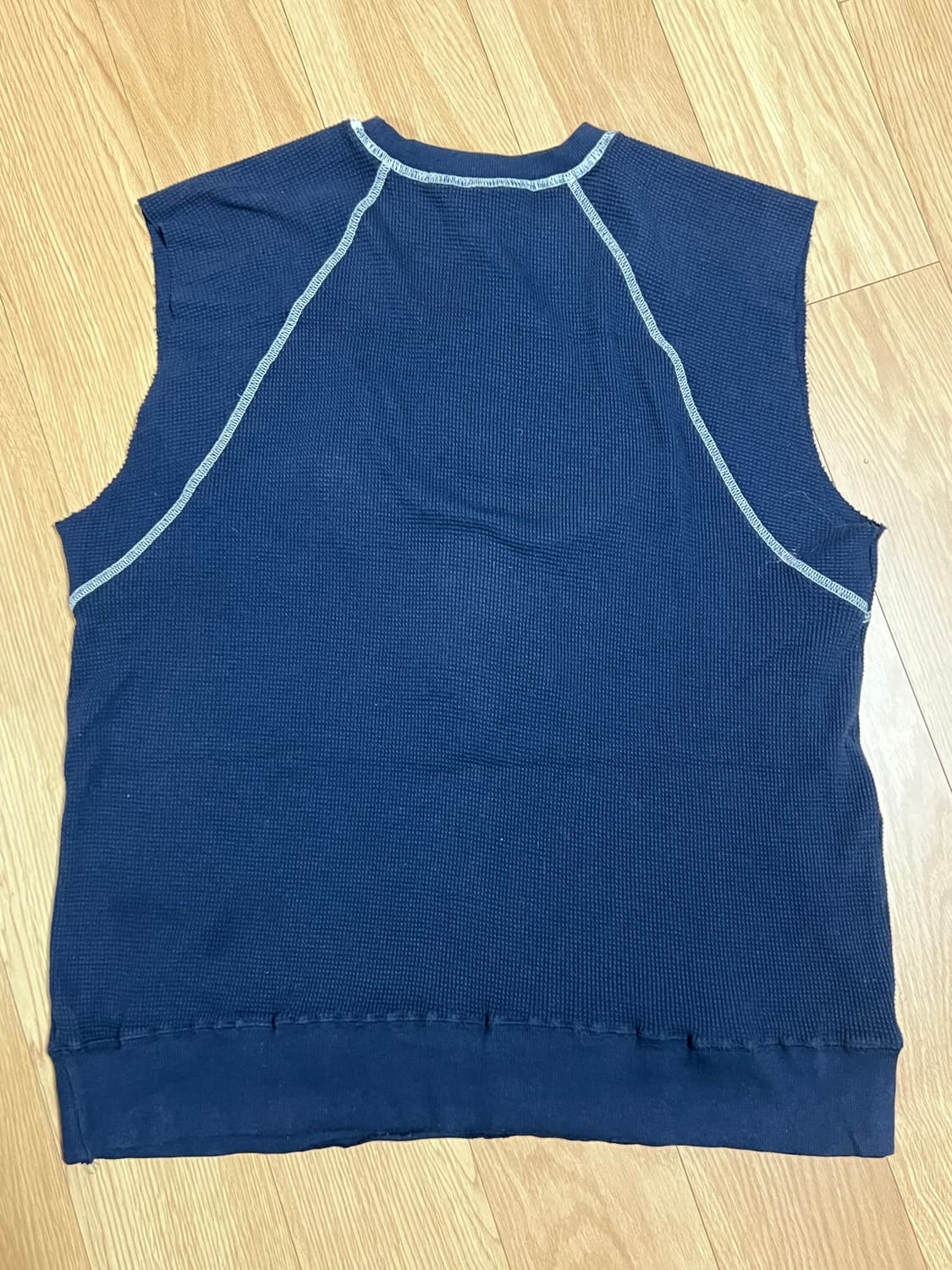 푸시버튼 큐빅 슬리브리스 코튼탑 상품이미지2