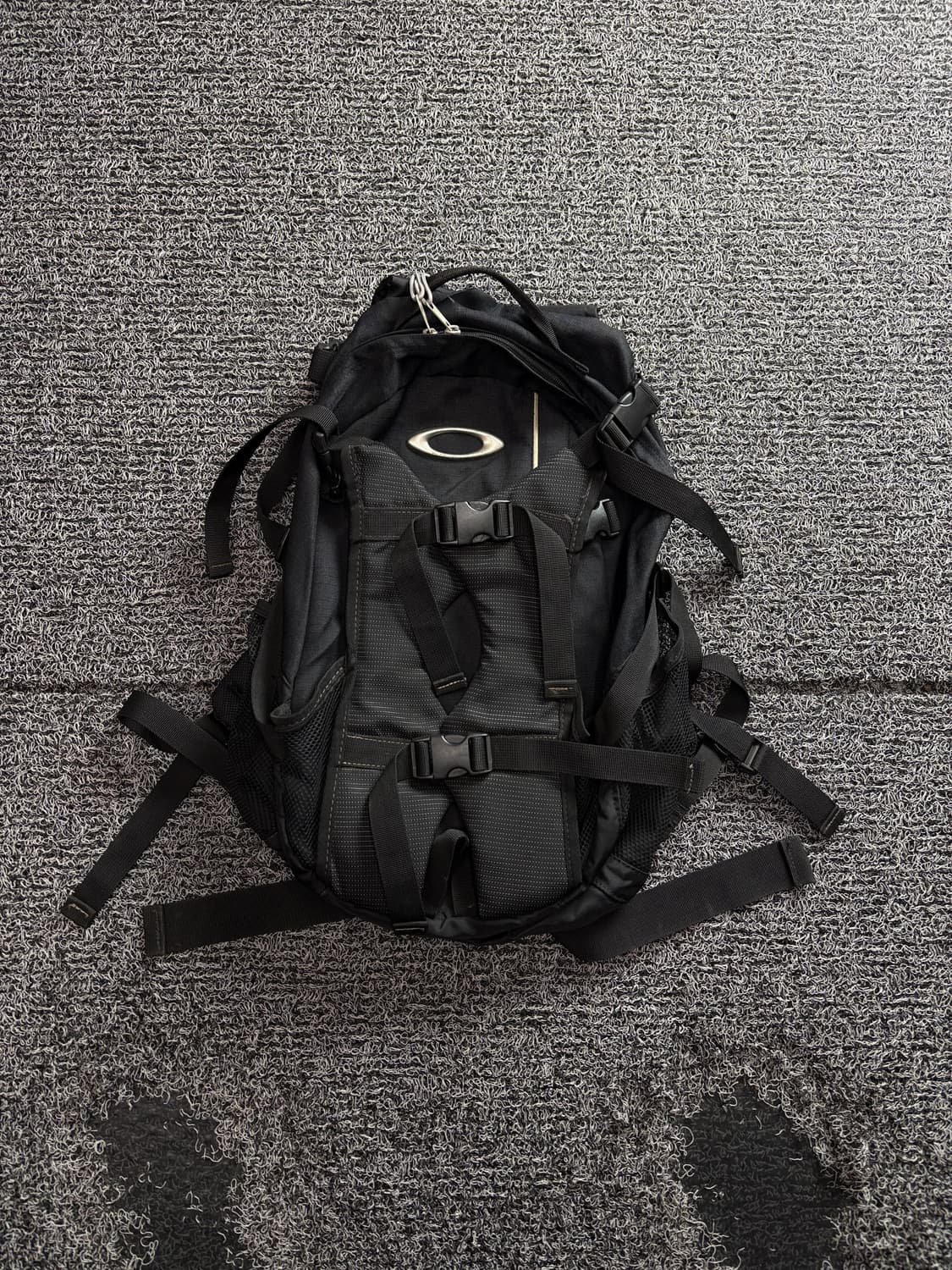 오클리 아이콘 아카이브 테크니컬 백팩 3460 상품이미지2