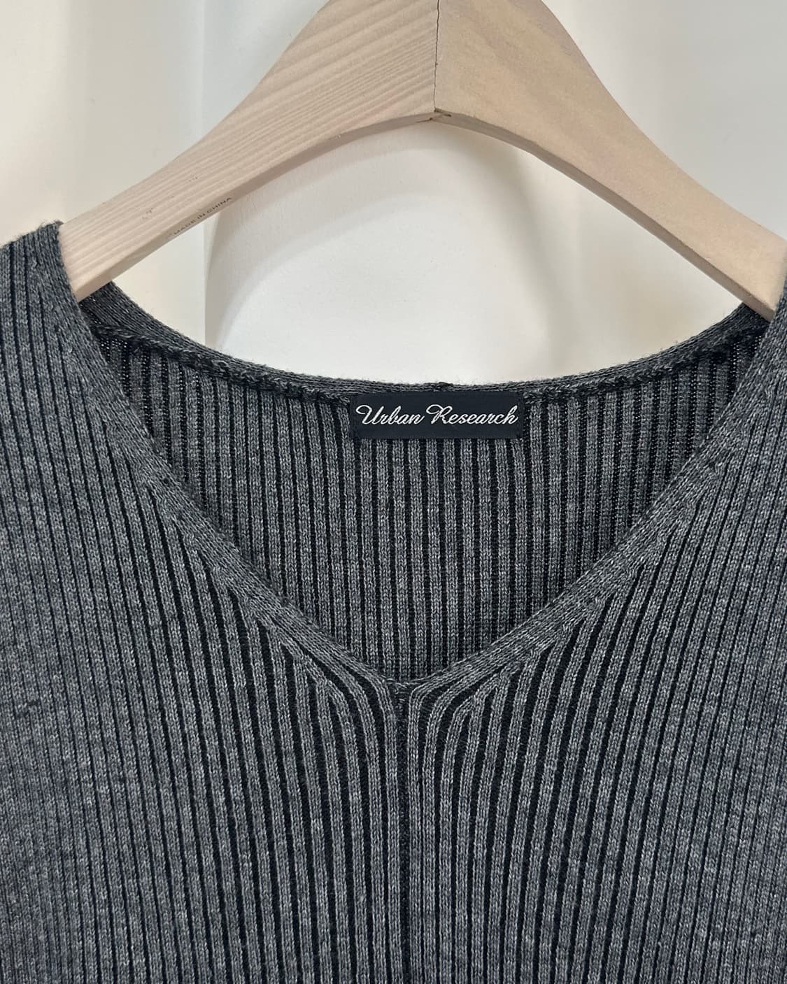 [URBAN RESEARCH] v-neck peplum knit 상품이미지3