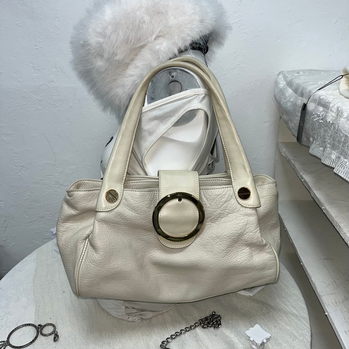 빈티지 화이트 버클 레더 숄더백 상품이미지1