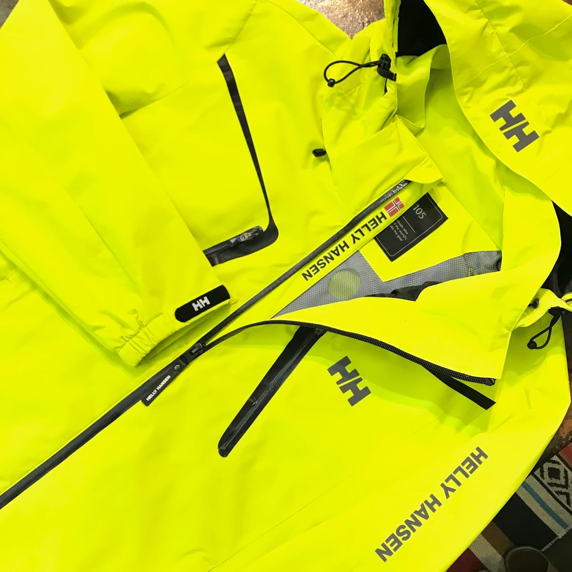 헬리한센 형광 옐로 후드 윈드브레이커 자켓 남성 105 110 상품이미지4