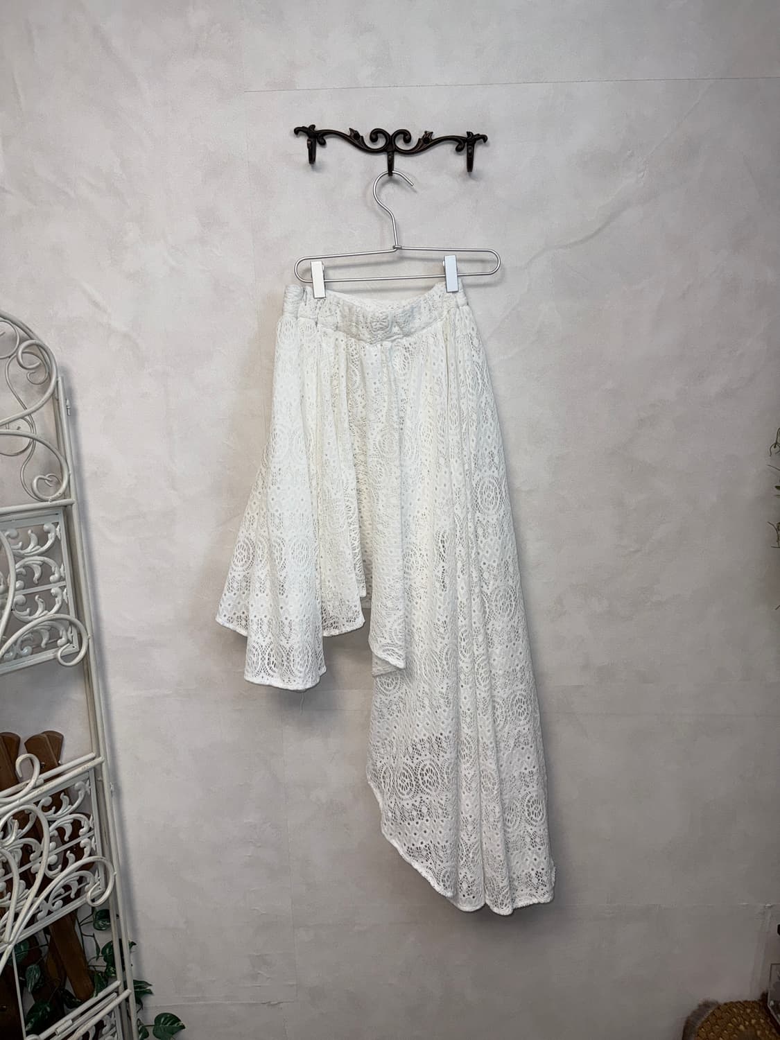 White bohemian punching unbalanced skirt 상품이미지3