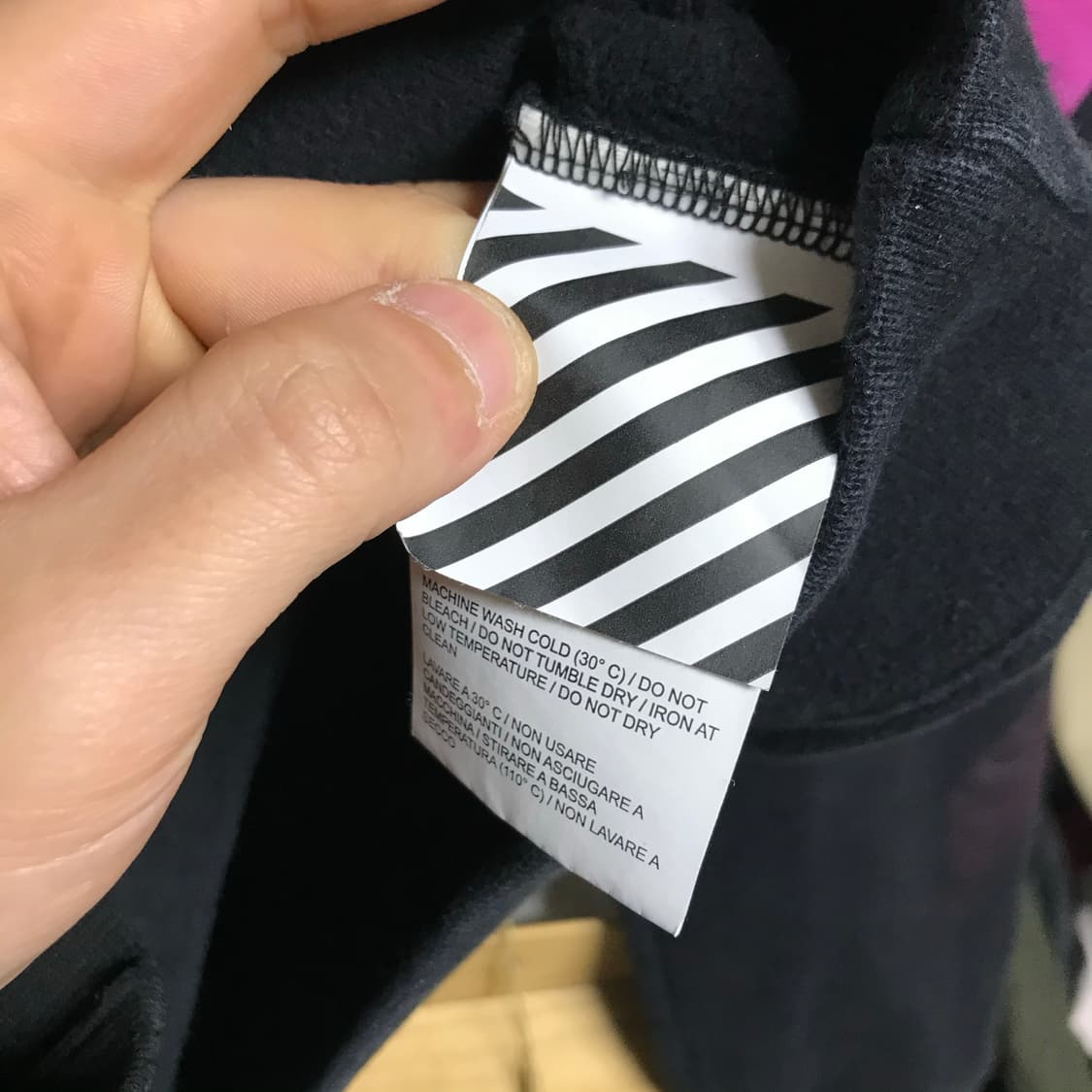 오프화이트 그라데이션 스웻셔츠 상품이미지6