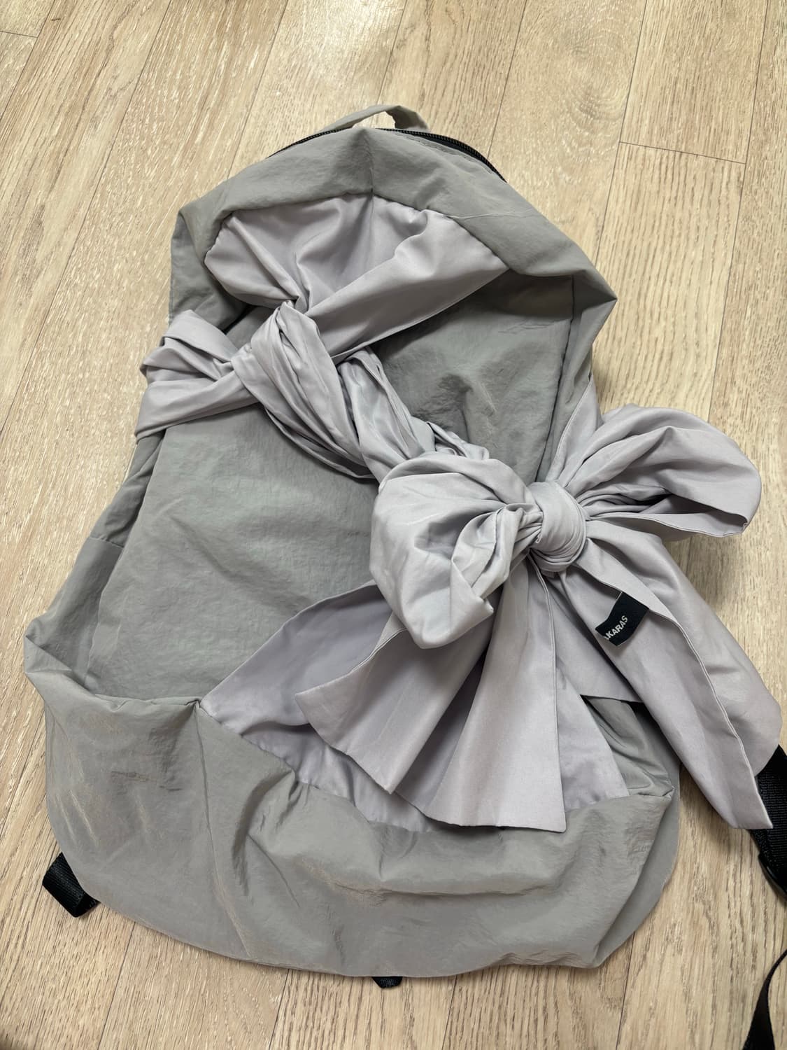 이우가마카라스 그레이 백팩 상품이미지2