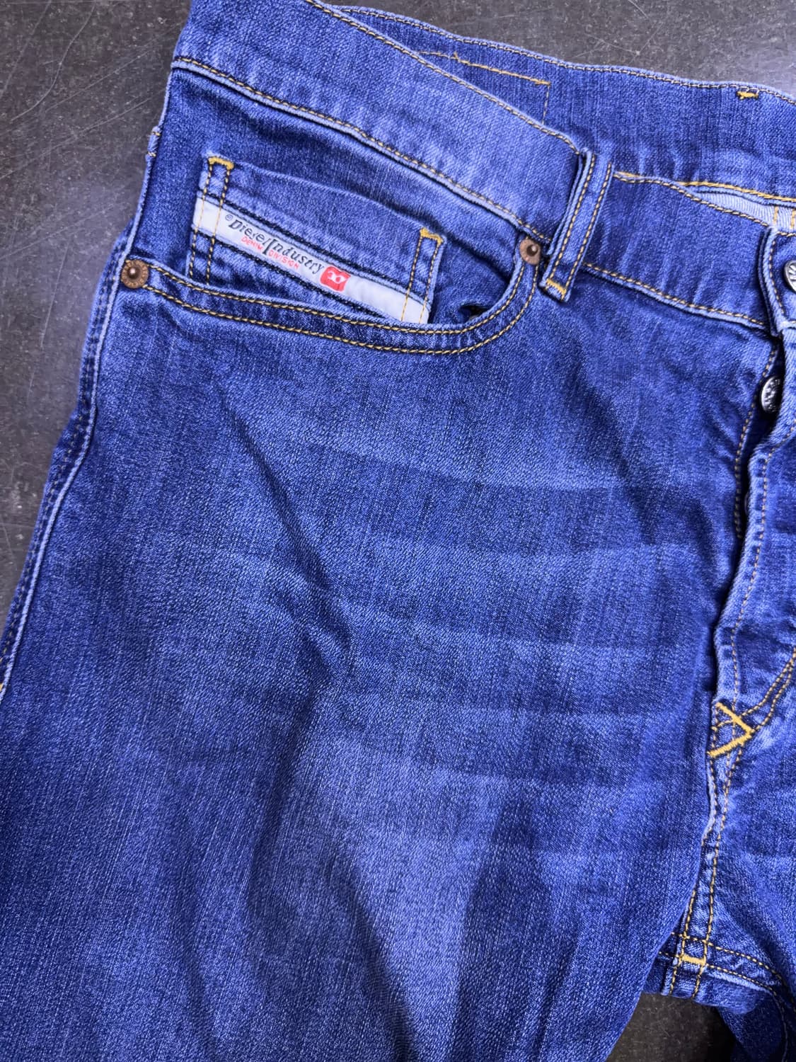 디젤 테파르 슬림 캐롯핏 빈티지 워싱 데님팬츠 32 상품이미지4