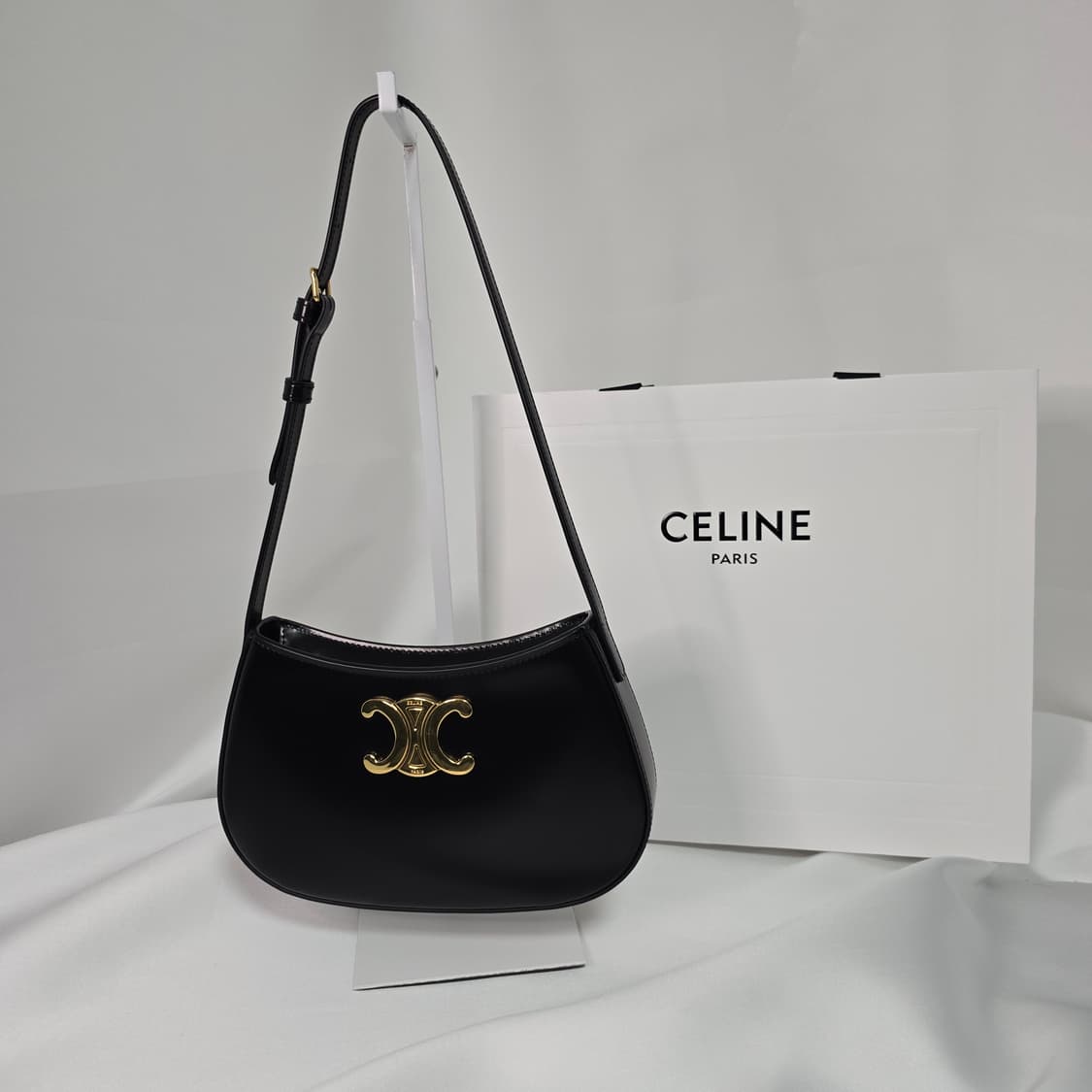 셀린느 미디움 틸리백 상품이미지1