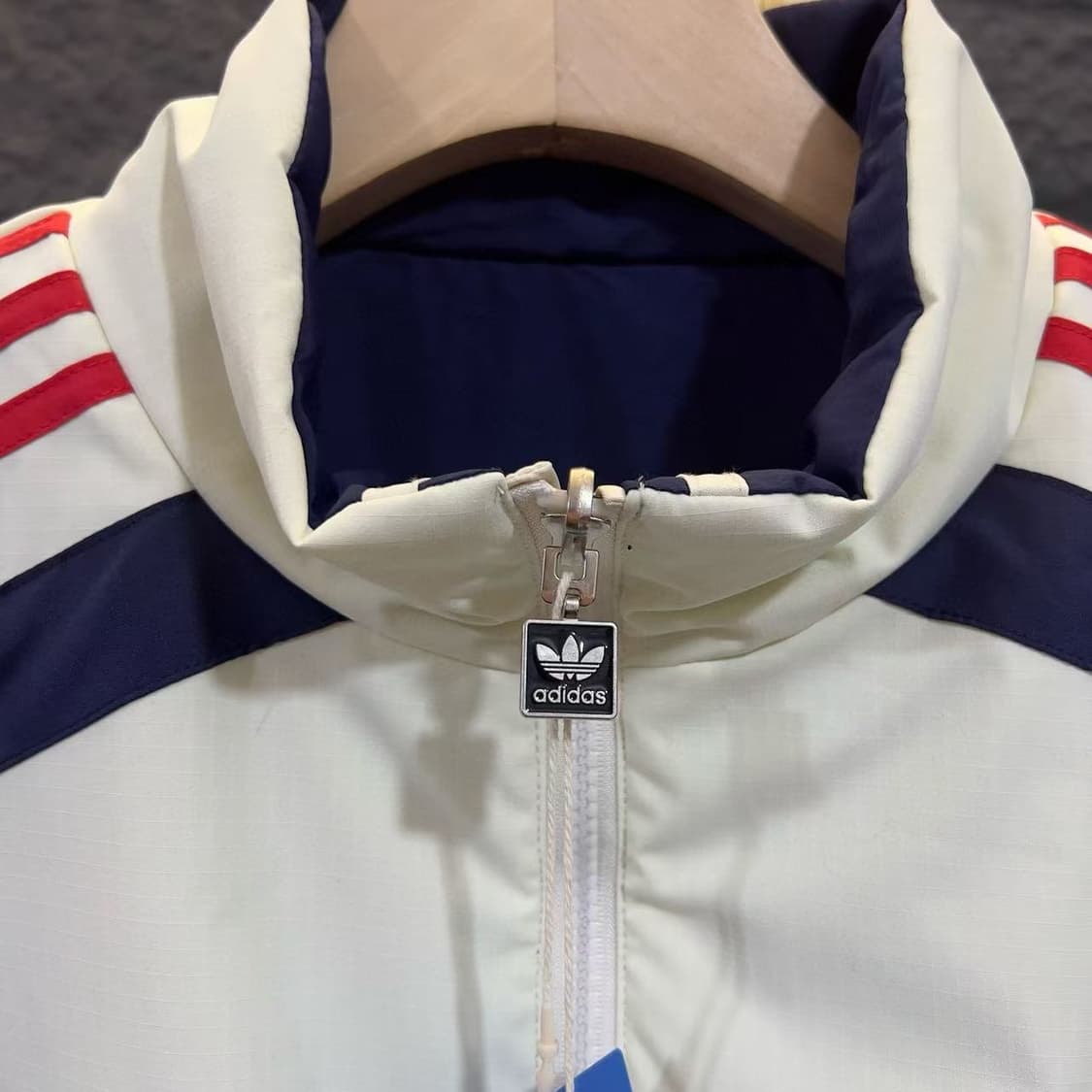 아디다스 팀 리버시블 패디드 자켓 크림 화이트 더블면 재킷 S
 상품이미지6