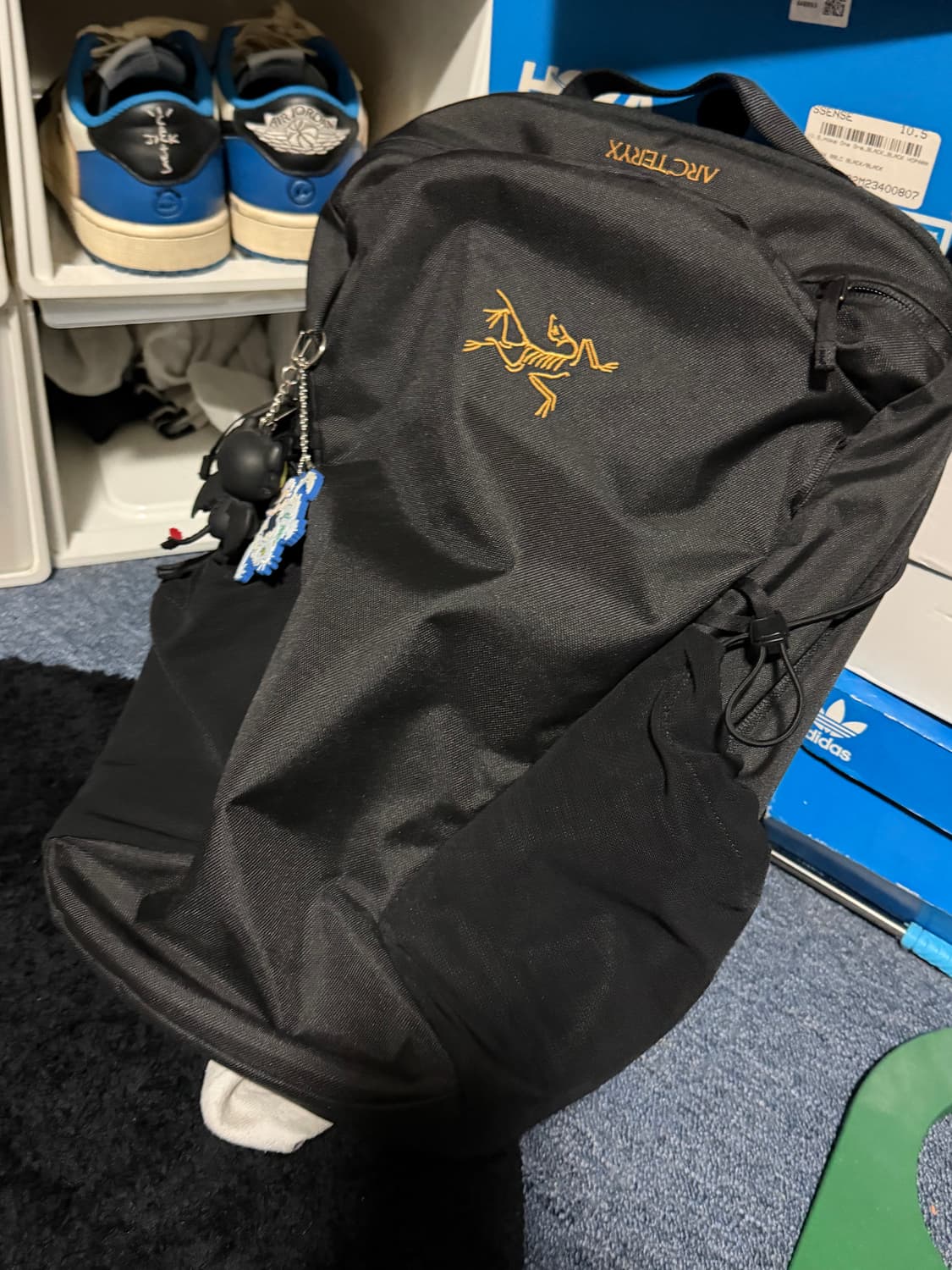 아크테릭스 멘티스 16 블랙 골드 새상품 상품이미지1