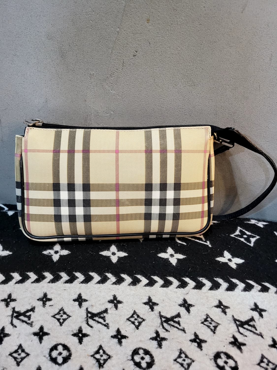 정품 버버리 노바체크 파우치백 상품이미지2