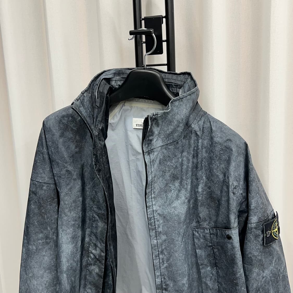 스톤아일랜드 멤브라나 3L 더스트 컬러 피니쉬 자켓(L) 상품이미지3