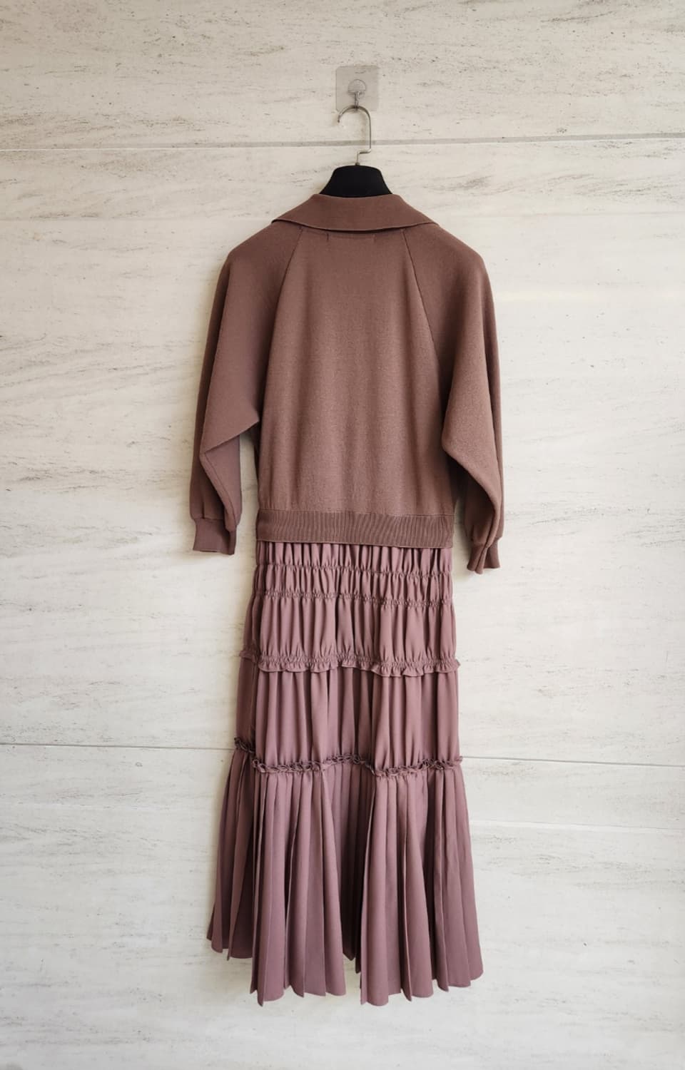 온앤온 오픈칼라니트  티어드 플리츠 원피스 55사이즈 상품이미지5