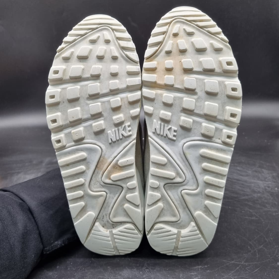 나이키 에어맥스90 퓨추라 여성운동화235  상품이미지3