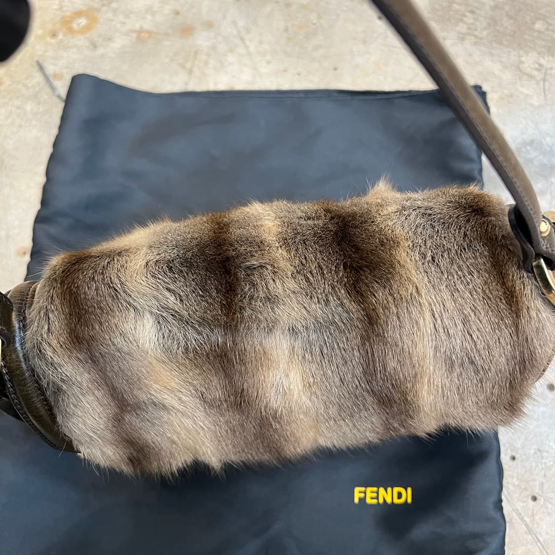 펜디 밍크 퍼 쉐프백 상품이미지4