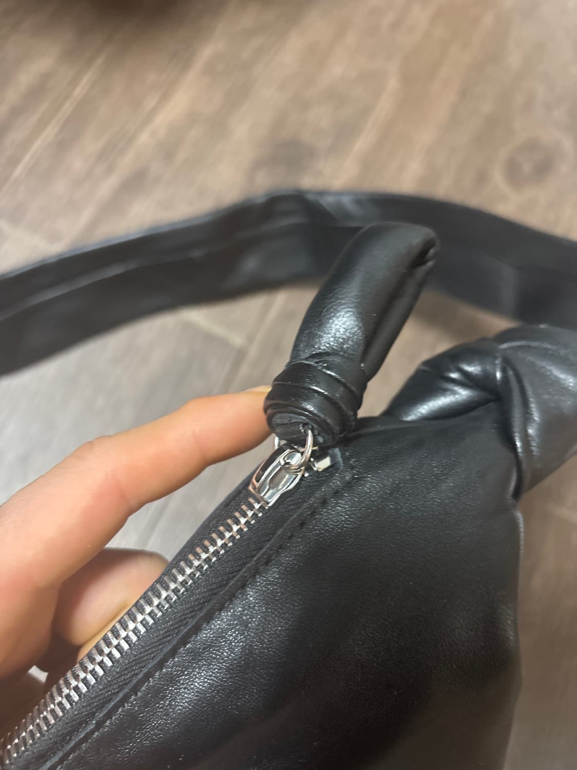 르메르 미디움 크루아상 백 소프트 나파 레더 블랙 상품이미지2