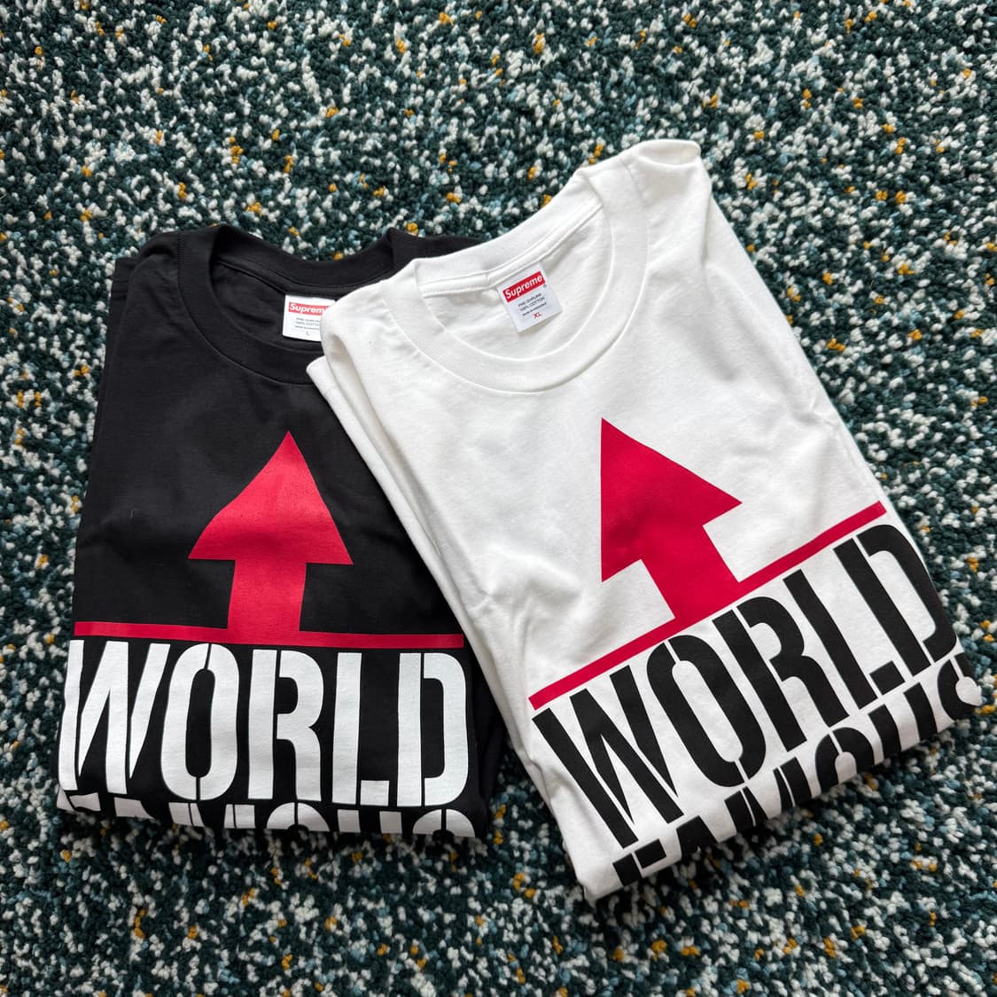 슈프림 로고 월드 페이머스 반팔 티셔츠 2컬러 상품이미지1