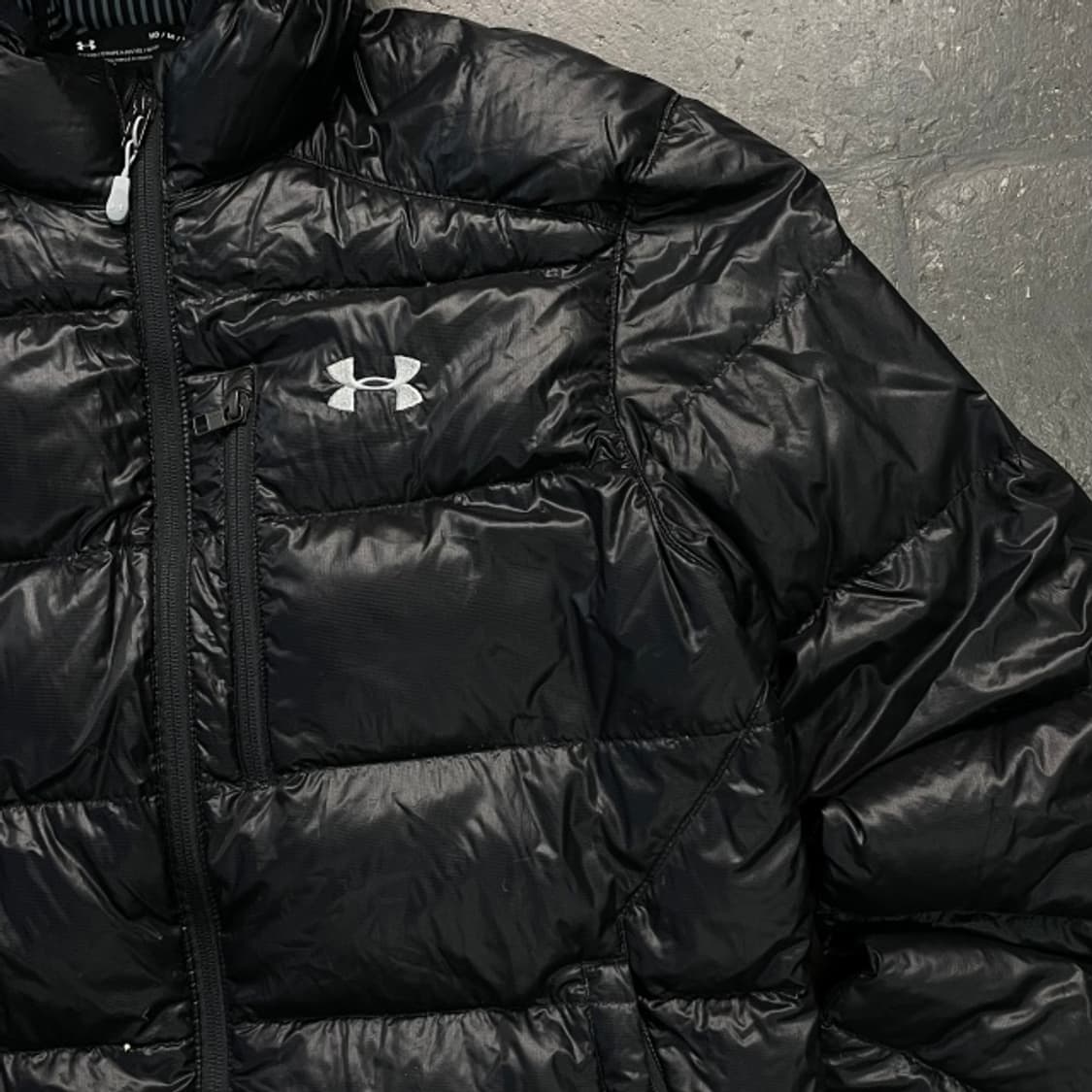 95 언더아머 유광 경량패딩 상품이미지2