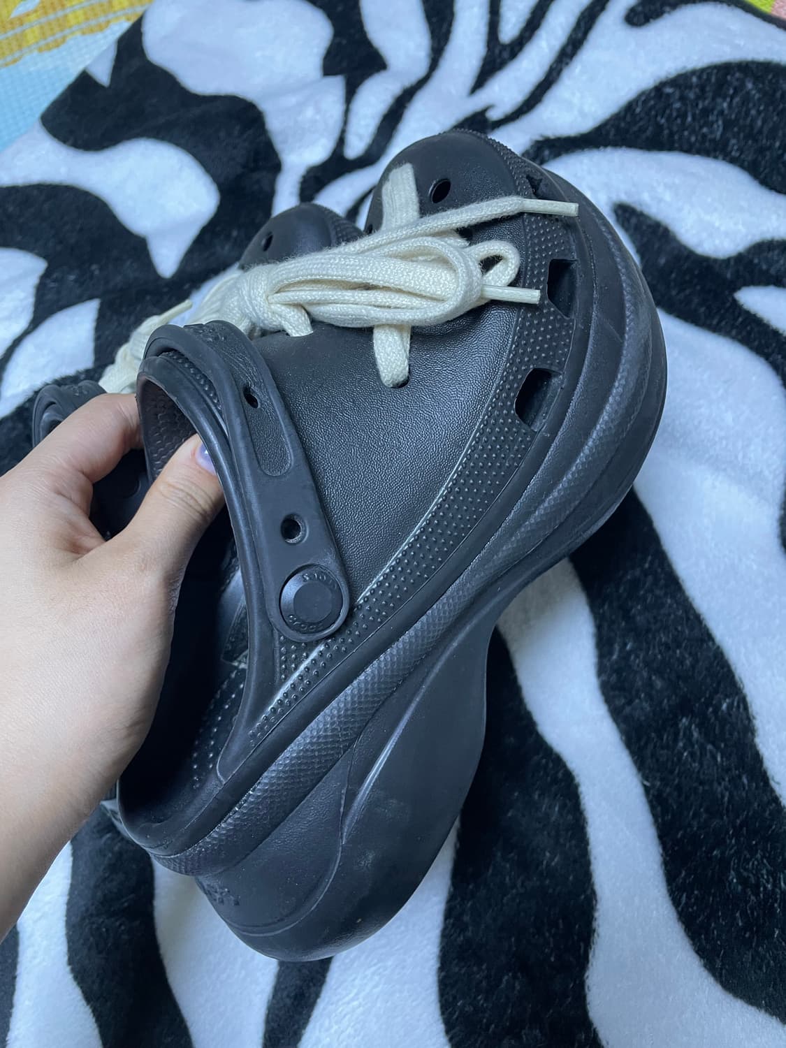 크록스 베이 블랙 W5 220 상품이미지2