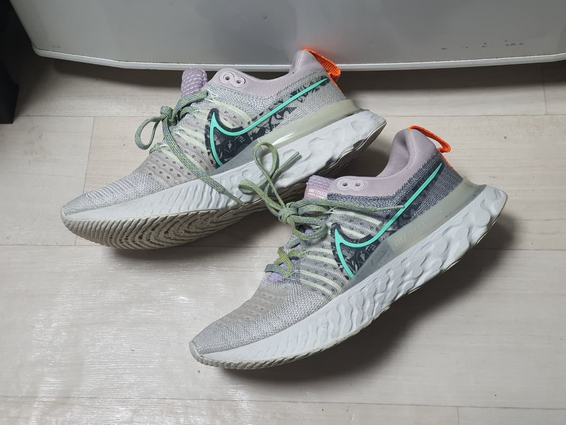 나이키 리액트 인피니티 런 플라이니트 3, 240
 상품이미지2