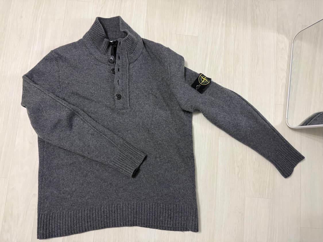 스톤아일랜드 반집업 니트 상품이미지1