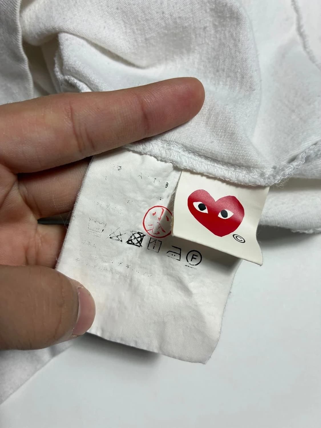 꼼데가르송 시그니처 레드 하트 와펜 반팔 티셔츠 R1908 상품이미지7
