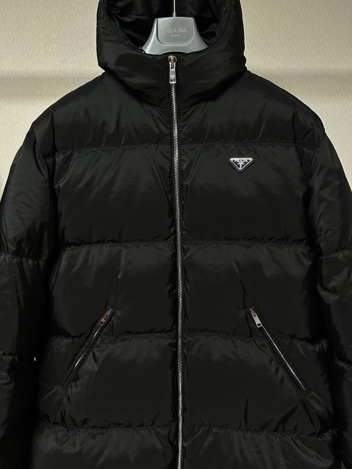 프라다 리나일론 다운 패딩 23fw XL(105-110) 블랙 상품이미지1