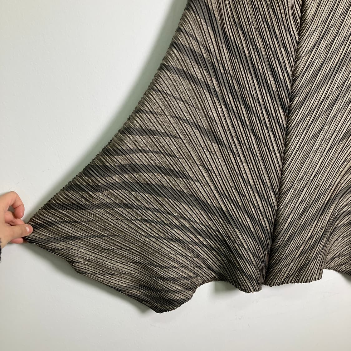 이세이미야케 브라운 링클 미디 스커트  상품이미지7