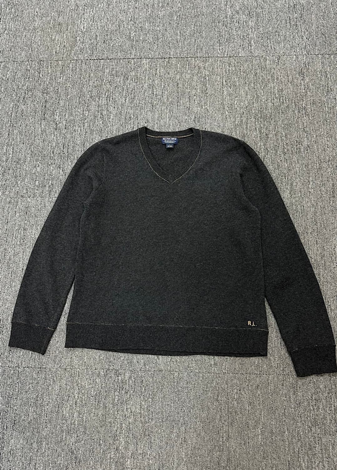 폴로 니트 폴로진 브이넥 니트 챠콜 상품이미지1