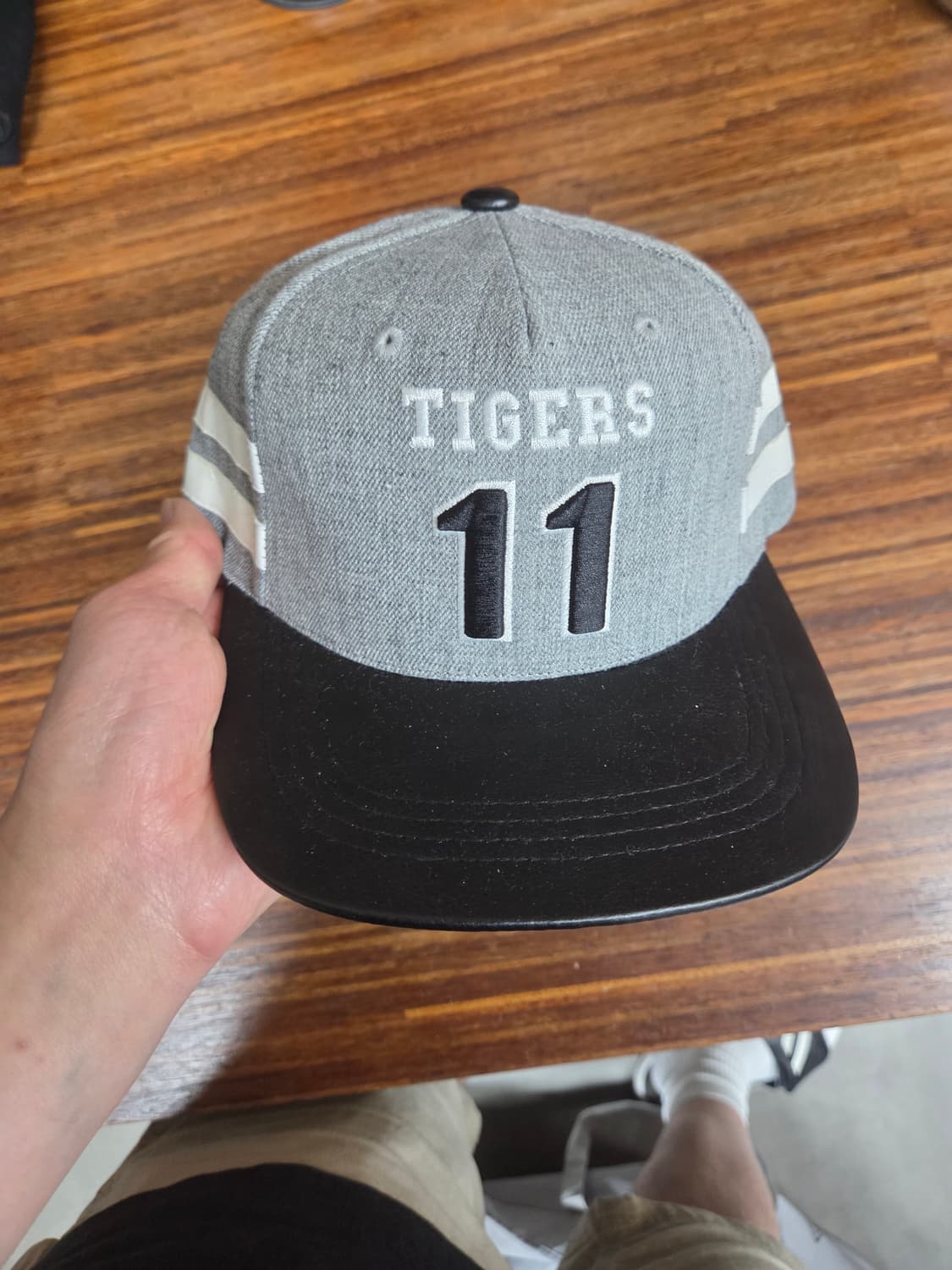 기아타이거즈 11번 자수로고 레더 스냅백 모자 프리  상품이미지1