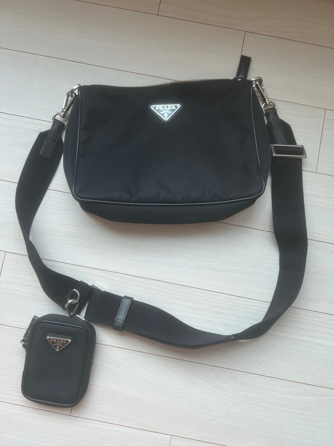 프라다 리나일론 크로스백 팝니다 2vh113 상품이미지1