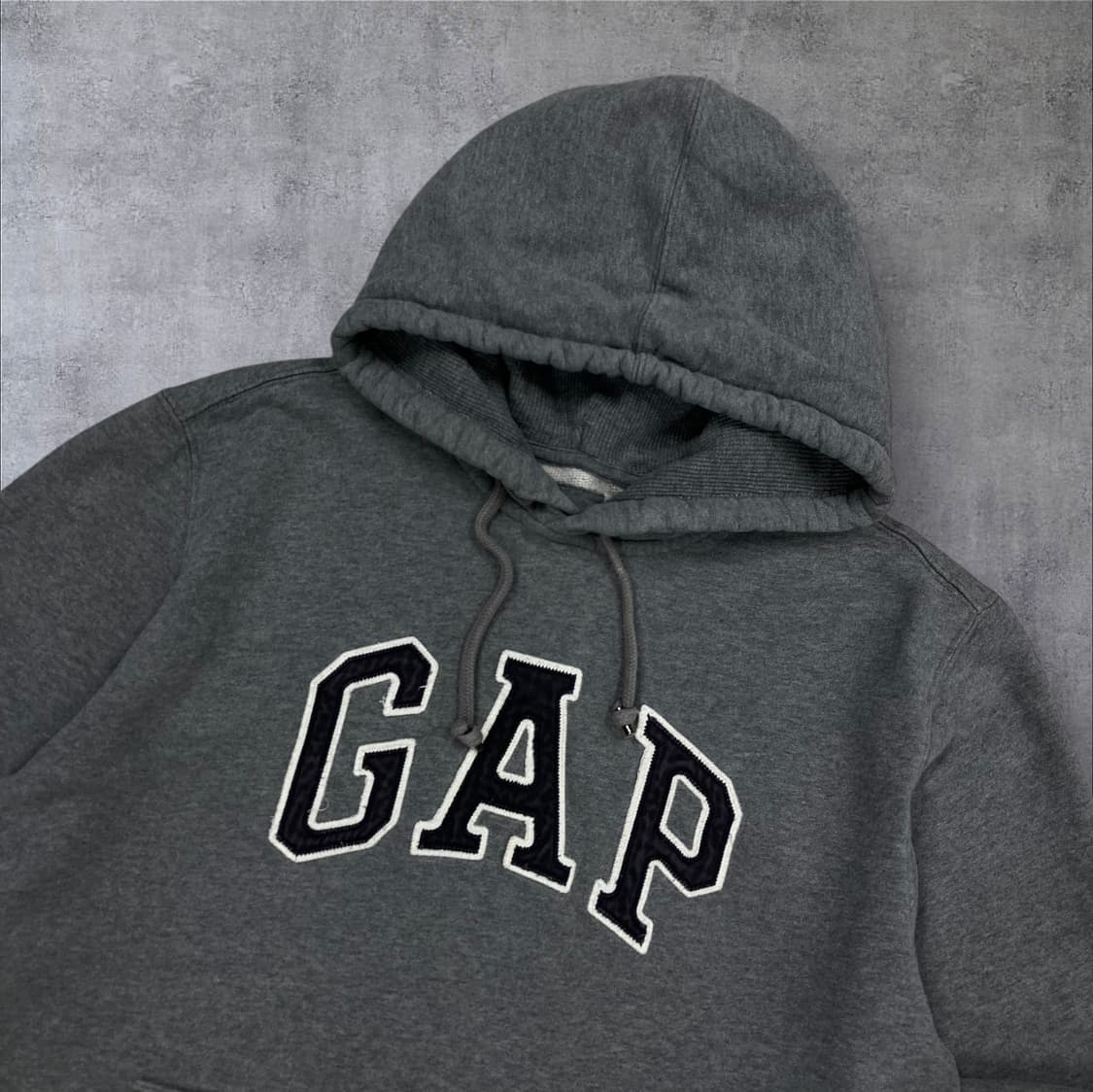 GAP 차콜 그레이 컬러 스펠아웃 빅로고 후드티 상품이미지2
