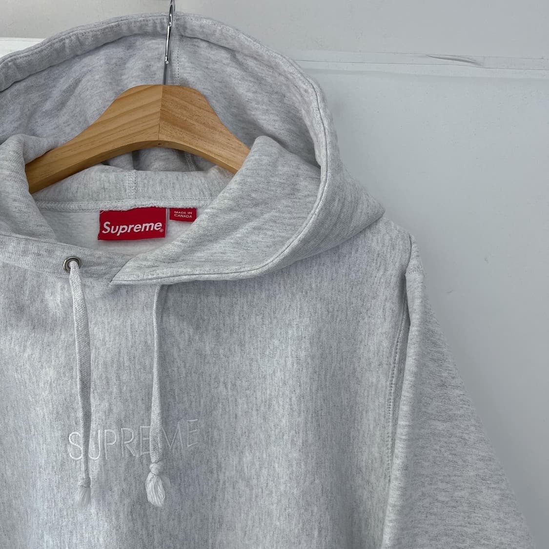 슈프림 센터 로고 스펠아웃 라이트그레이 헤비스웻 후듵 상품이미지3
