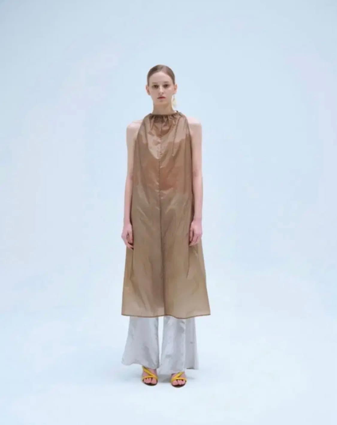 COSMOSS) 코스모스 NYLON SLEEVELESS DRESS 상품이미지1