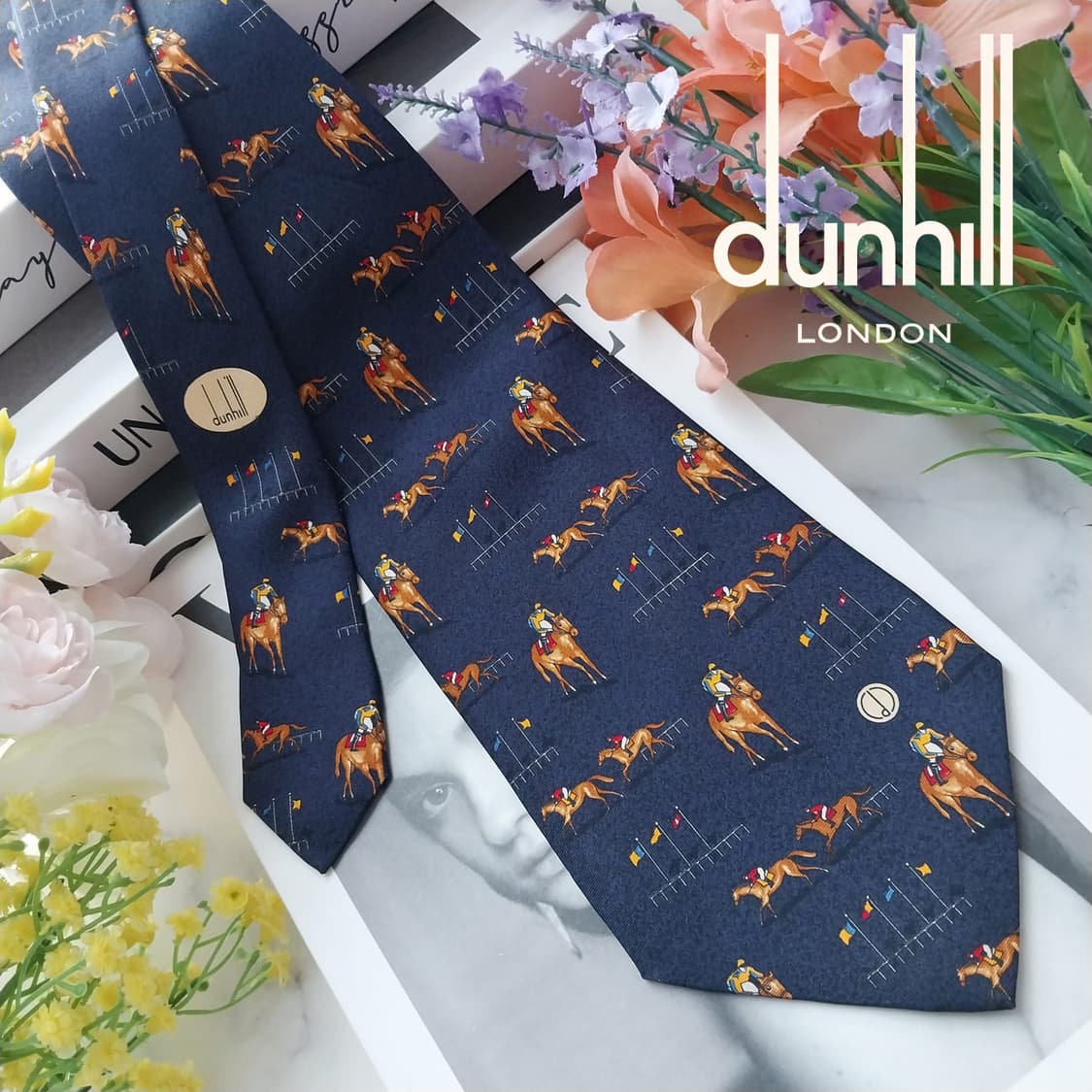 던힐 실크 네이비 승마 모티브 넥타이 9.7cm A+등급 K1305
 상품이미지1